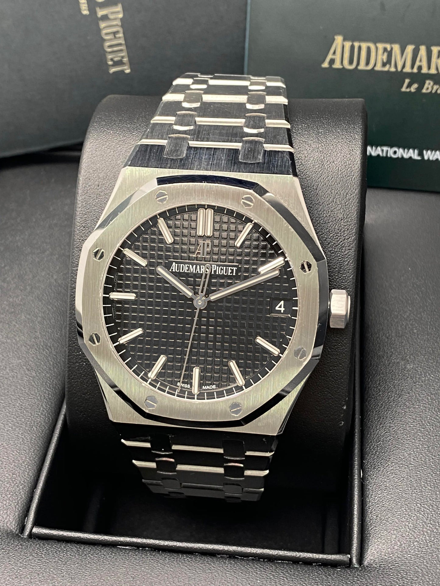 2nd image of Audemars Piguet Audemars Piguet Royal Oak Wristwatch, PreOwned condition
