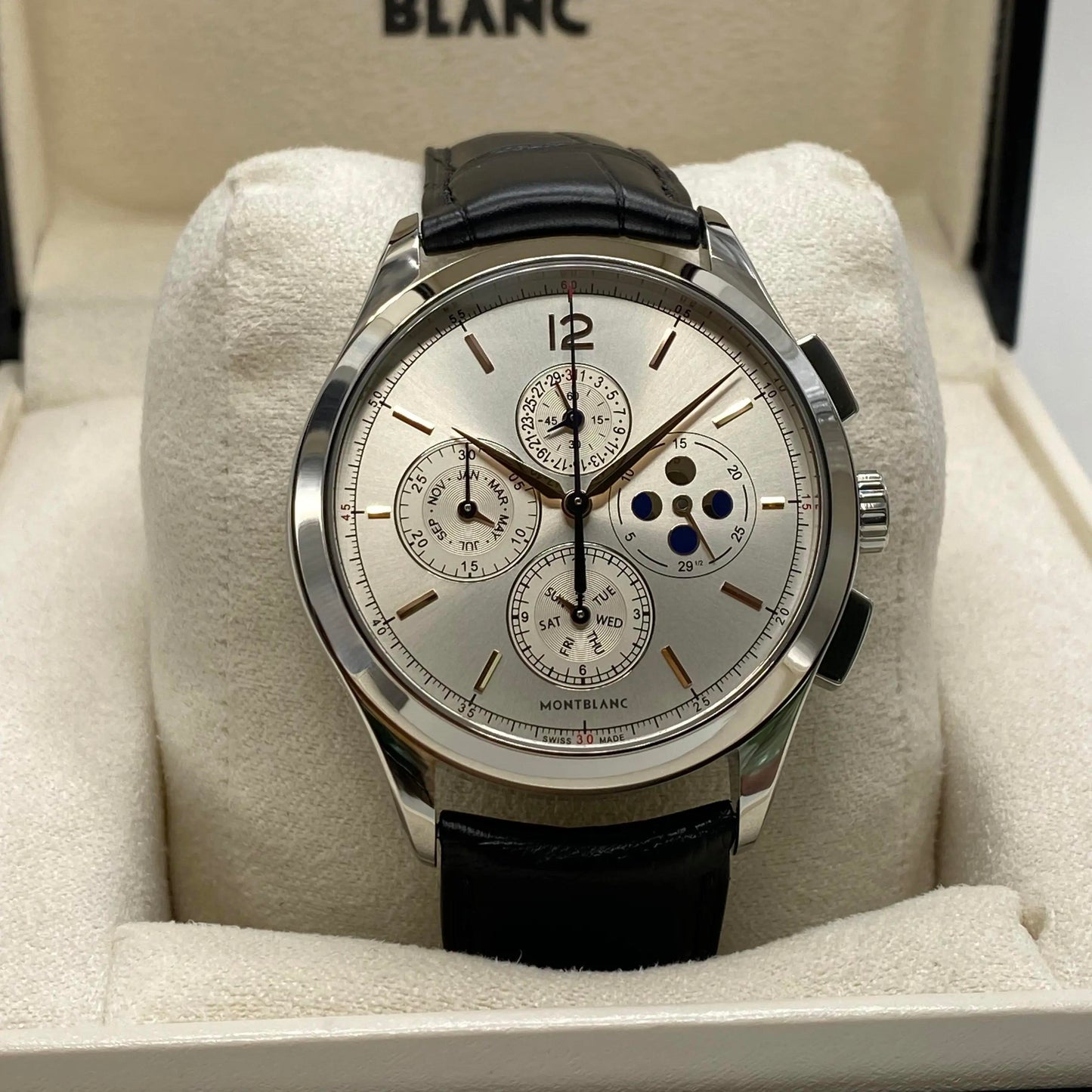 2nd image of Montblanc Montblanc Heritage Chronometrie Wristwatch, DisplayModel condition