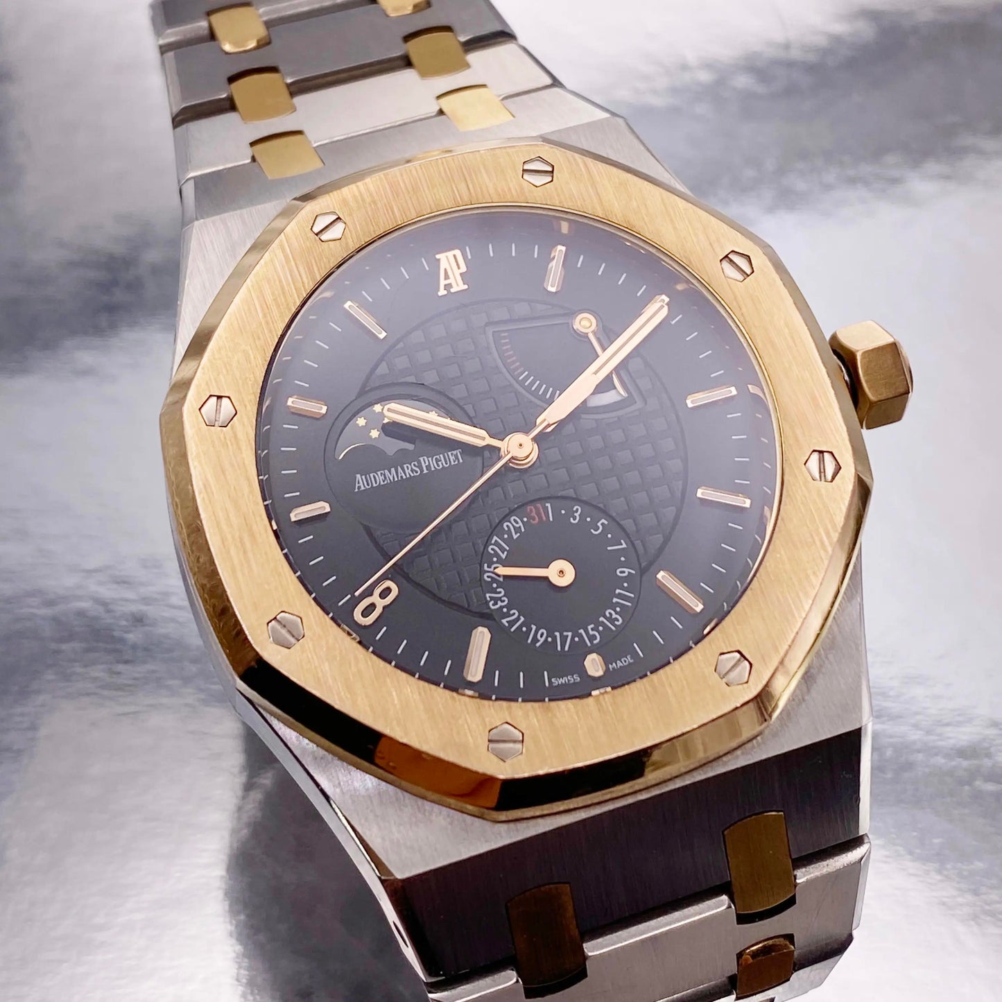 3rd image of Audemars Piguet Audemars Piguet Royal Oak Wristwatch, PreOwned condition