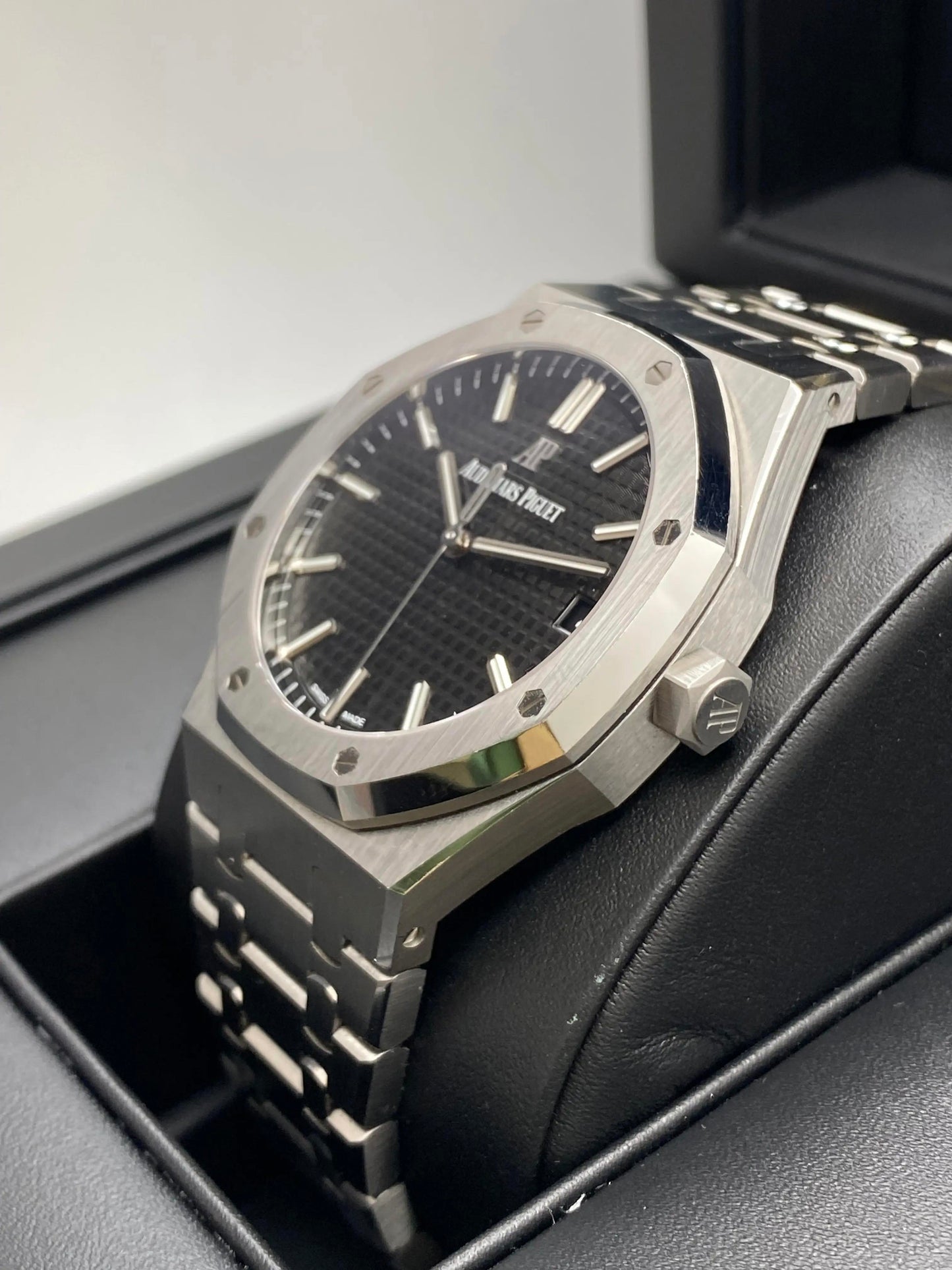3rd image of Audemars Piguet Audemars Piguet Royal Oak Wristwatch, PreOwned condition