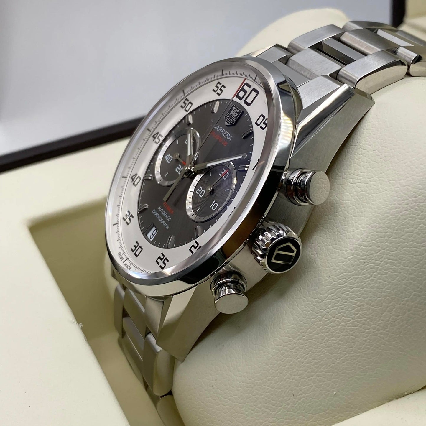 3rd image of TAG Heuer TAG Heuer Carrera Wristwatch, PreOwned condition