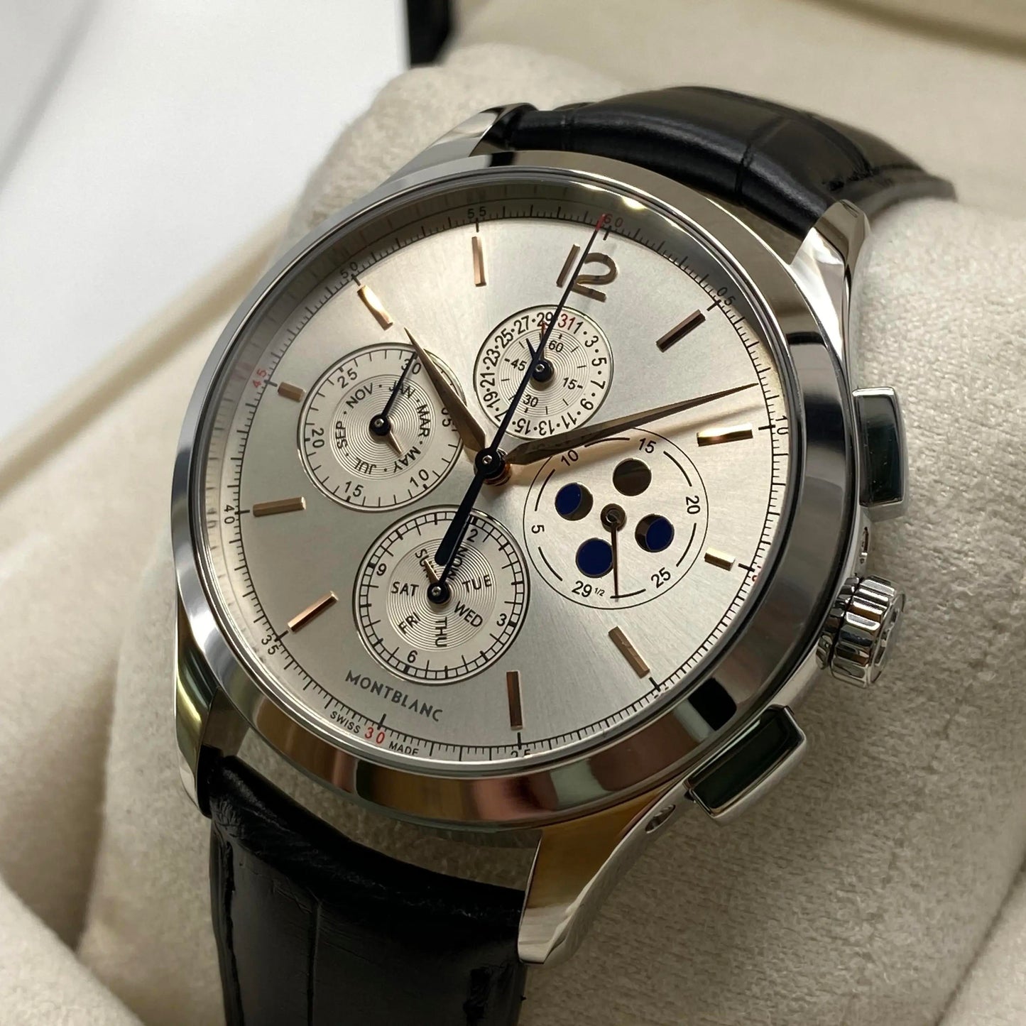 3rd image of Montblanc Montblanc Heritage Chronometrie Wristwatch, DisplayModel condition
