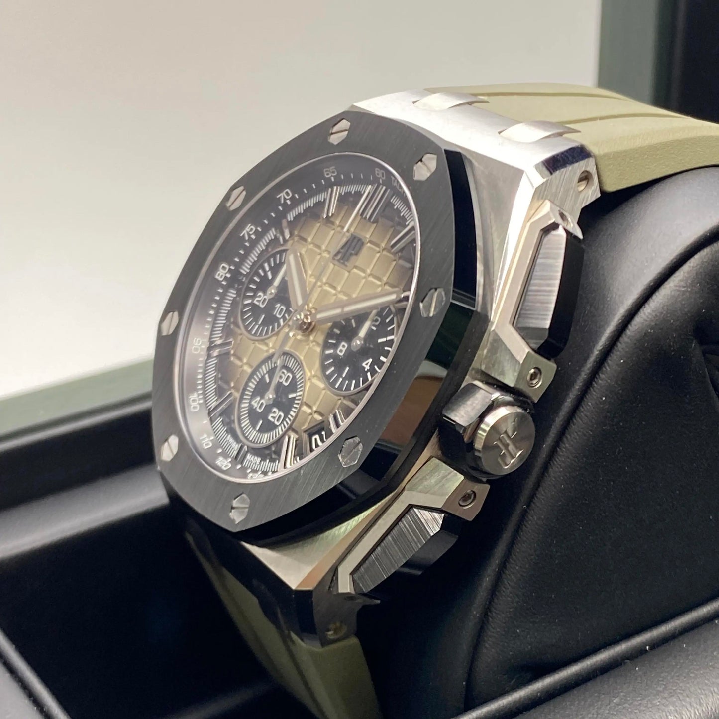 4th image of Audemars Piguet Audemars Piguet Royal Oak Offshore Wristwatch, PreOwned condition
