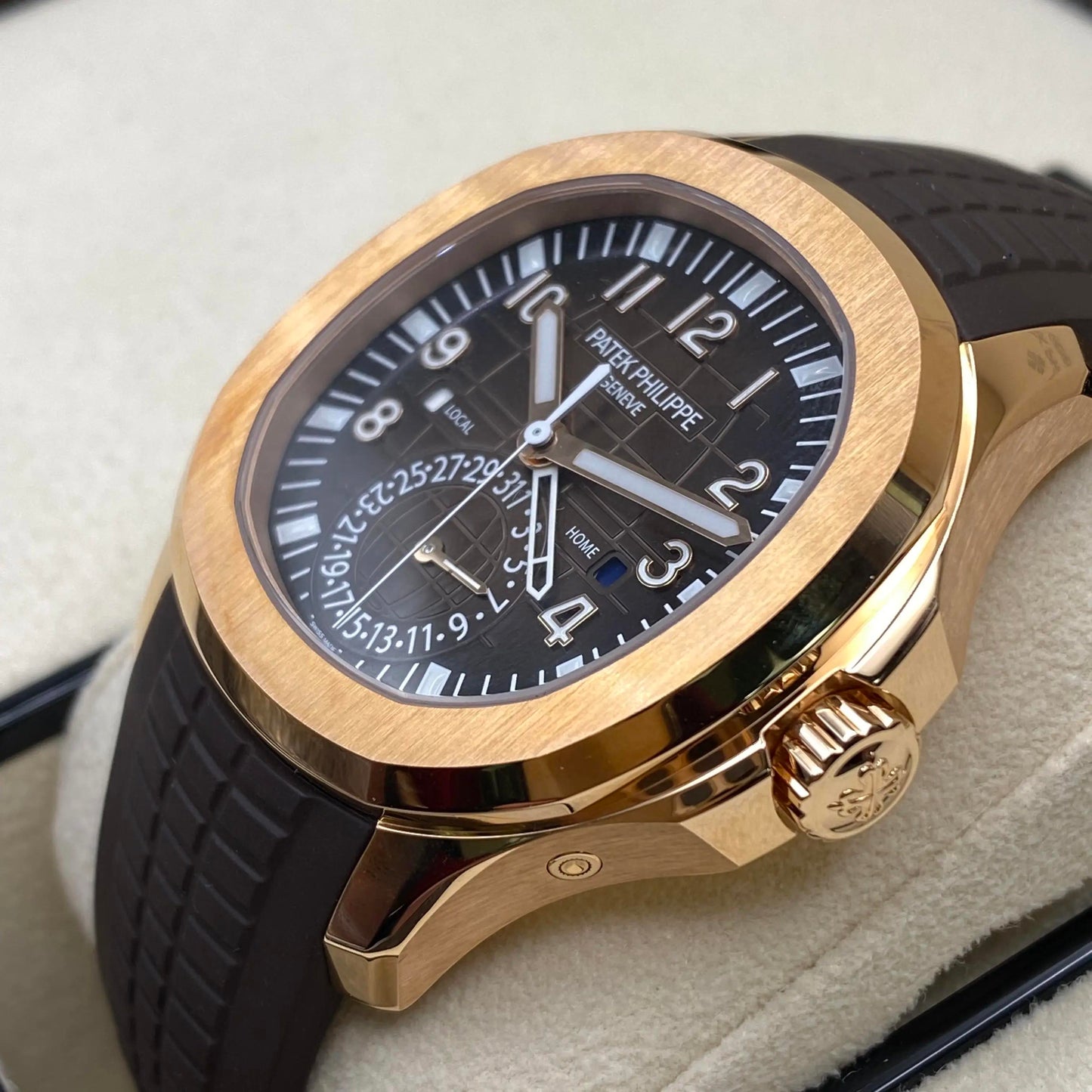 4th image of Patek Philippe Patek Philippe Aquanaut Wristwatch, Unworn condition