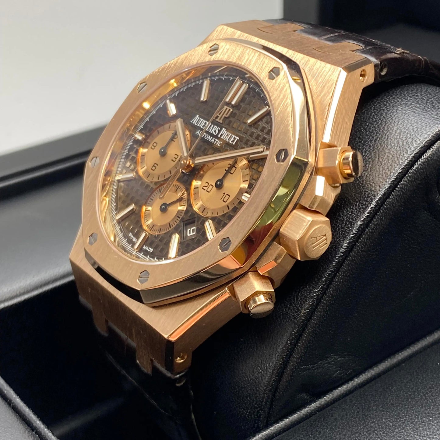 4th image of Audemars Piguet Audemars Piguet Royal Oak Wristwatch, PreOwned condition