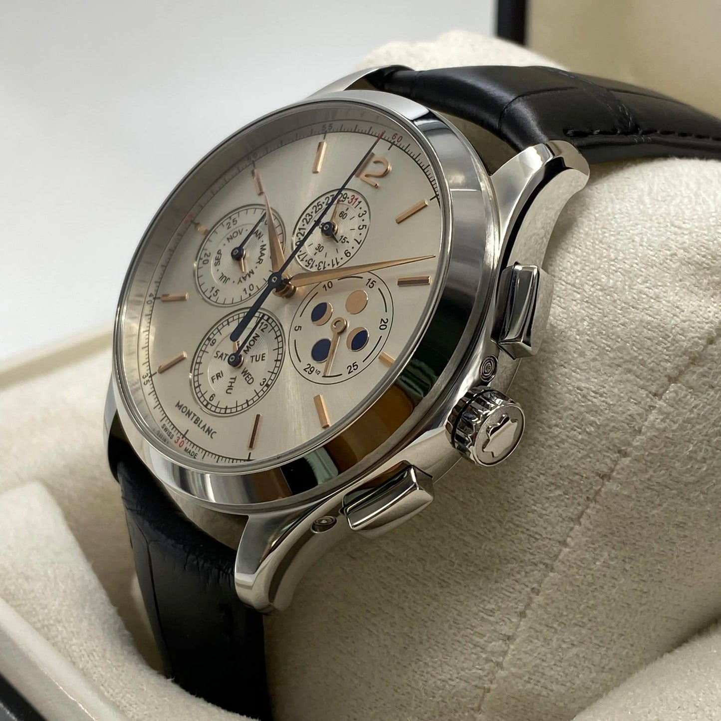 4th image of Montblanc Montblanc Heritage Chronometrie Wristwatch, DisplayModel condition