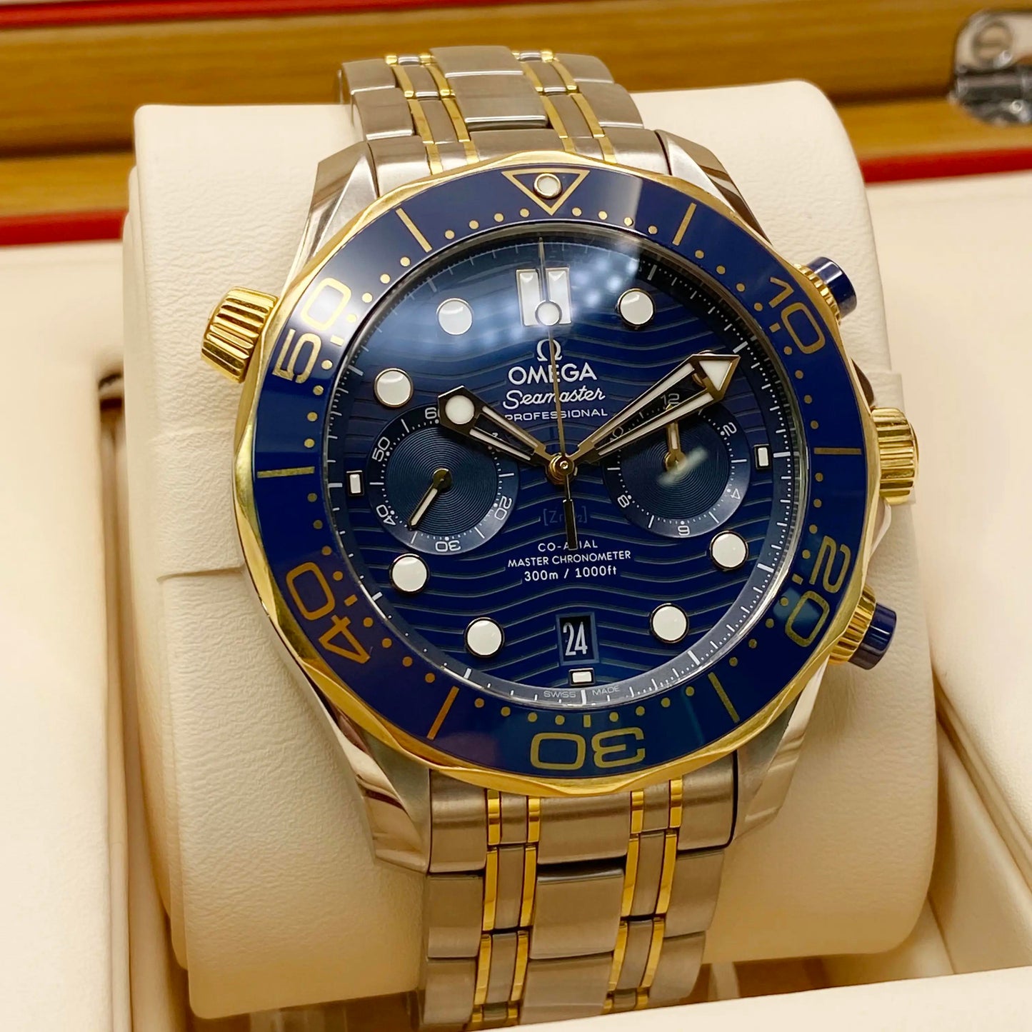 4th image of OMEGA Omega Seamaster Diver Wristwatch, PreOwned condition