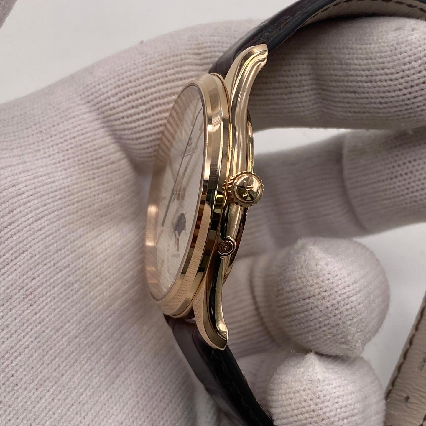 4th image of Jaeger-LeCoultre Jaeger-LeCoultre Master Wristwatch, PreOwned condition