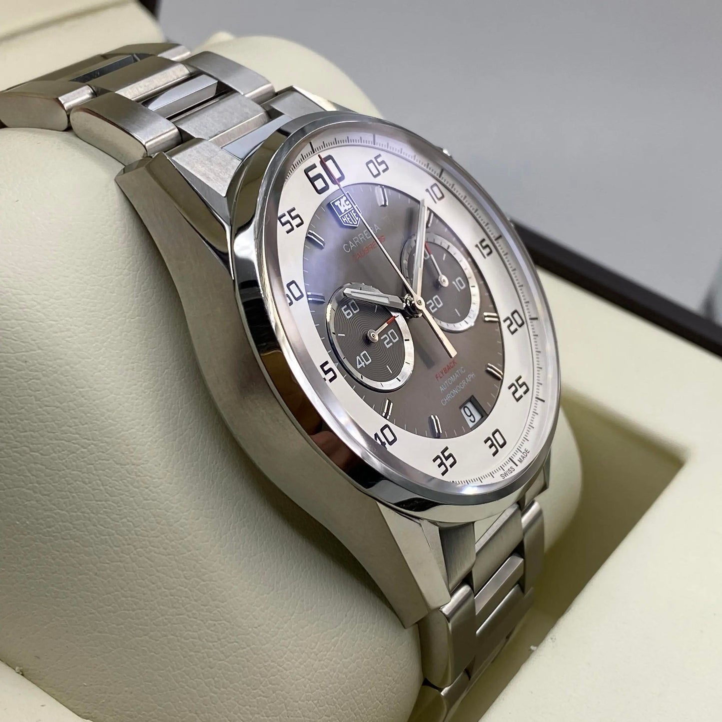 4th image of TAG Heuer TAG Heuer Carrera Wristwatch, PreOwned condition