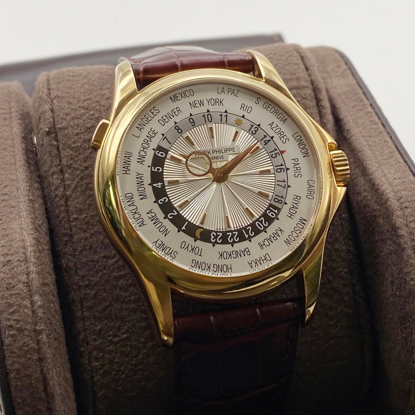 4th image of Patek Philippe Patek Philippe World Time Wristwatch, PreOwned condition