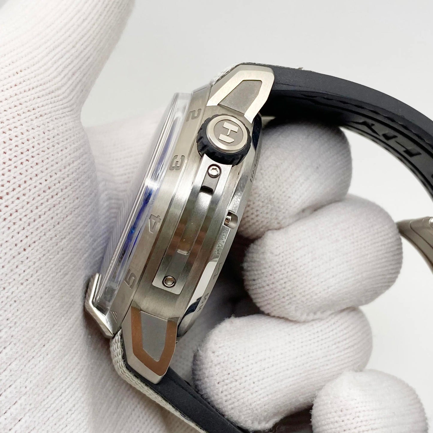 4th image of HYT HYT H4 Skull Wristwatch, Unworn condition