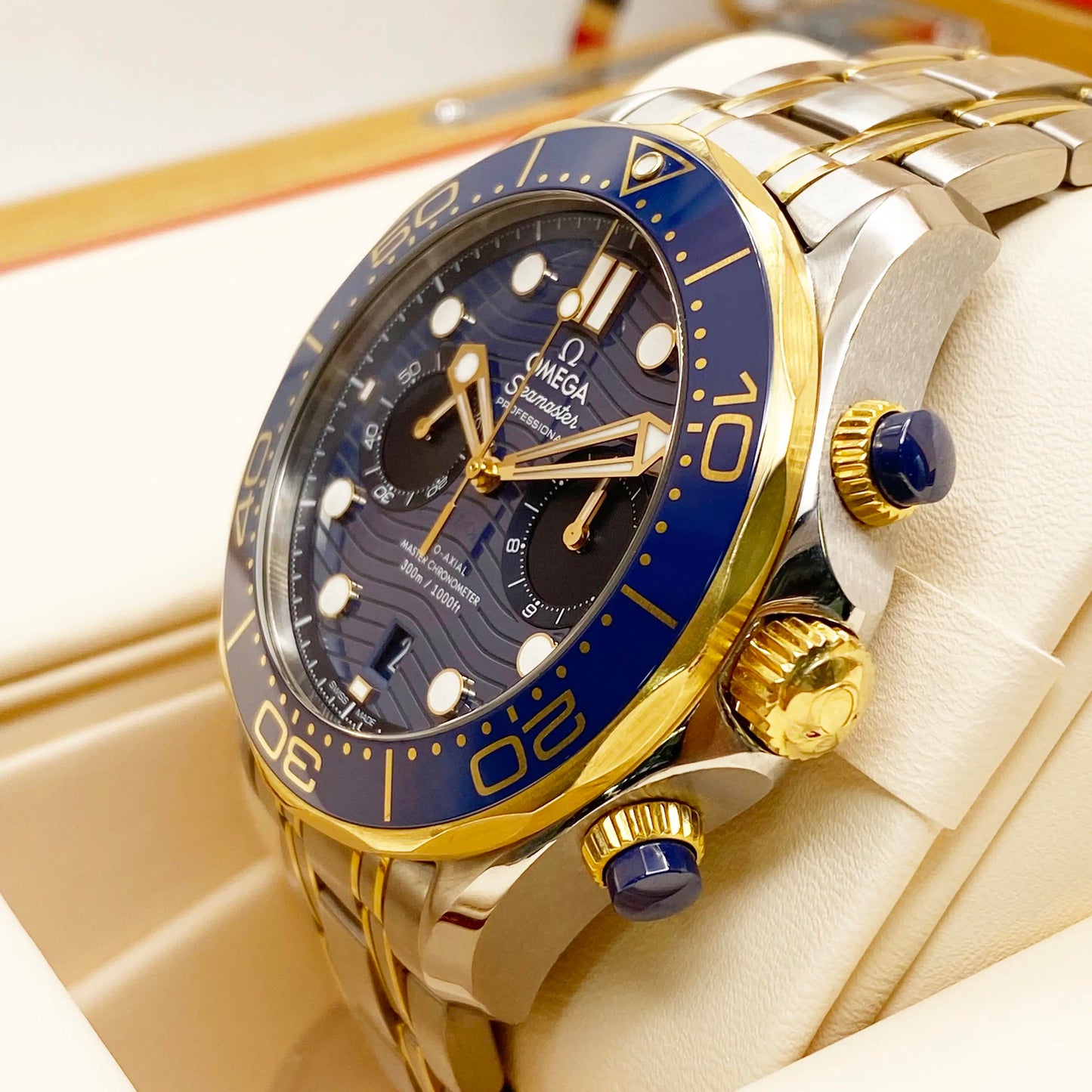 5th image of OMEGA Omega Seamaster Diver Wristwatch, PreOwned condition