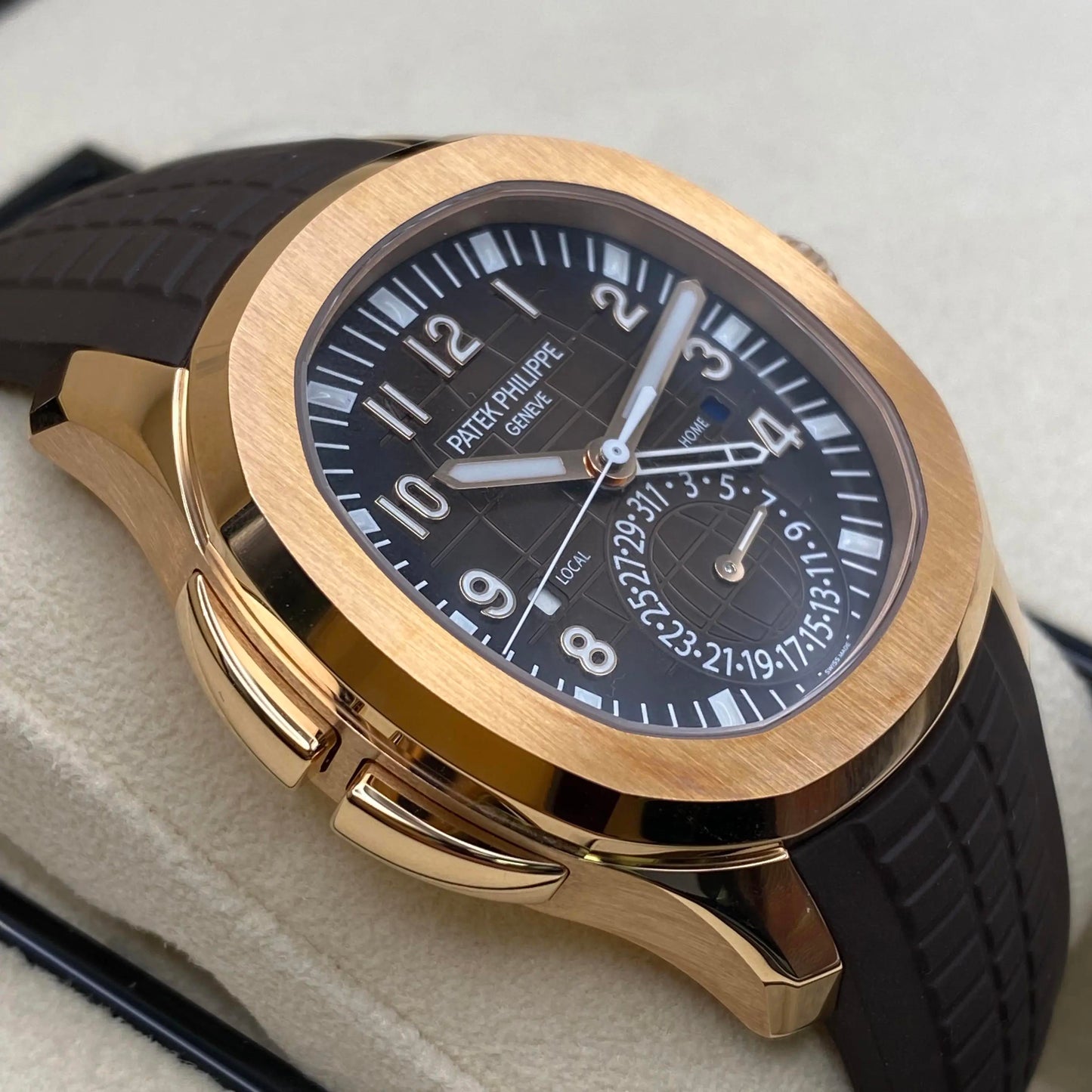 5th image of Patek Philippe Patek Philippe Aquanaut Wristwatch, Unworn condition