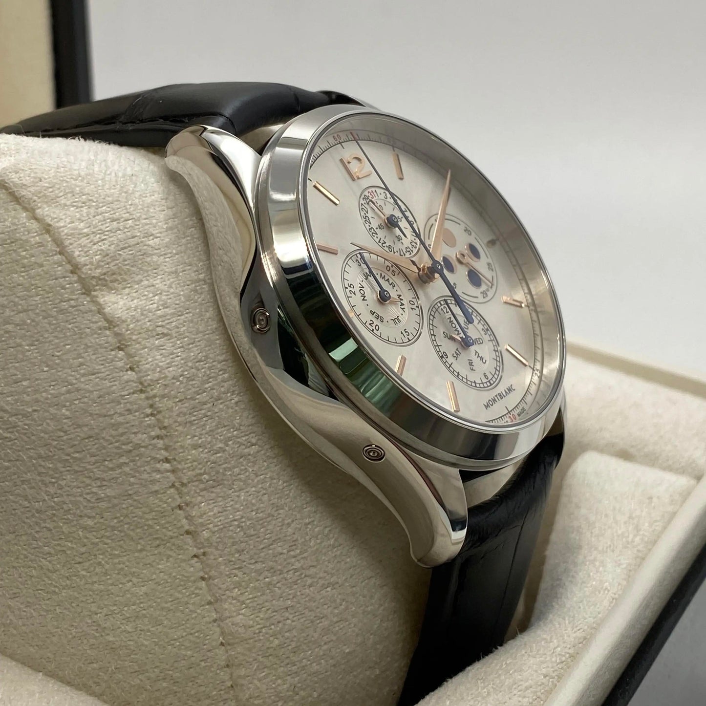 5th image of Montblanc Montblanc Heritage Chronometrie Wristwatch, DisplayModel condition