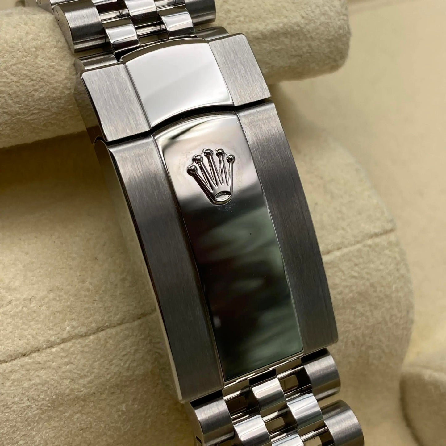 5th image of Rolex Rolex Datejust 126200 Wristwatch, PreOwned condition