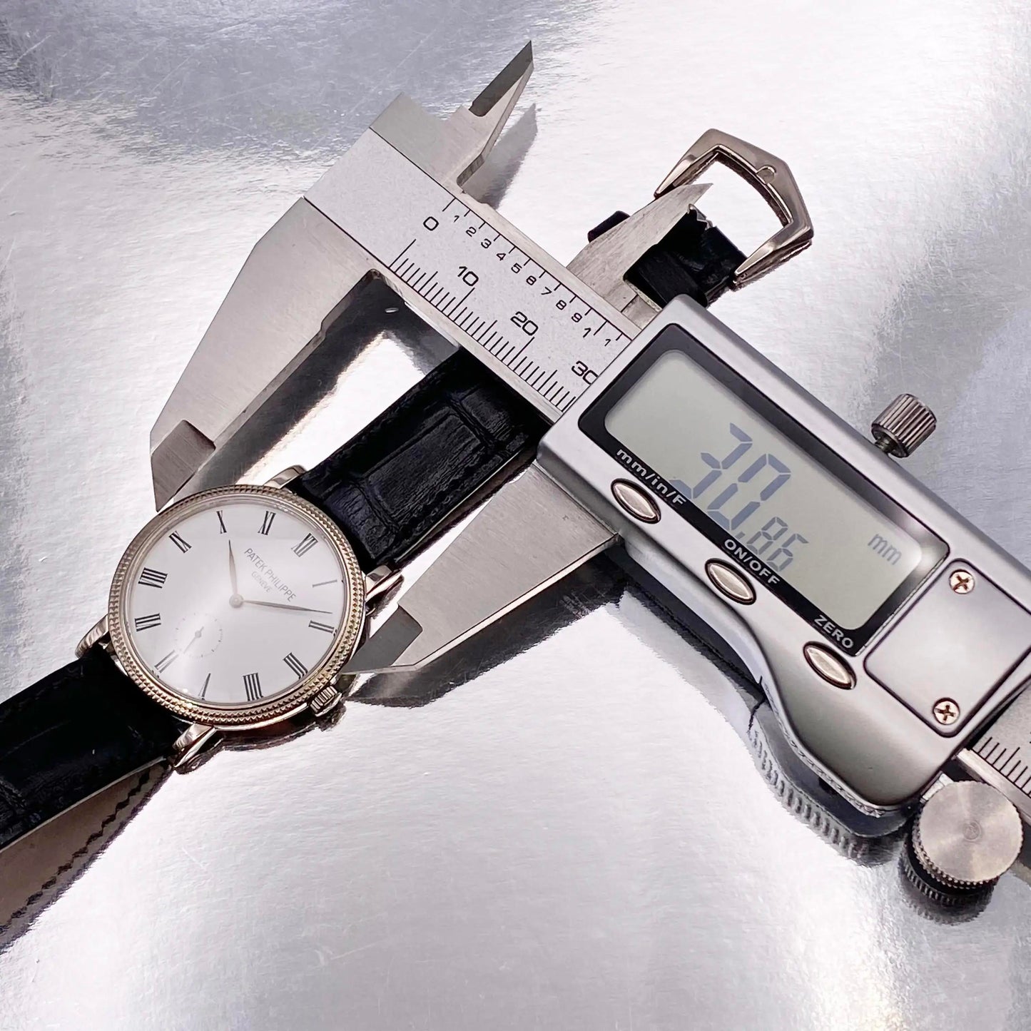 5th image of Patek Philippe Patek Philippe Calatrava Wristwatch, PreOwned condition