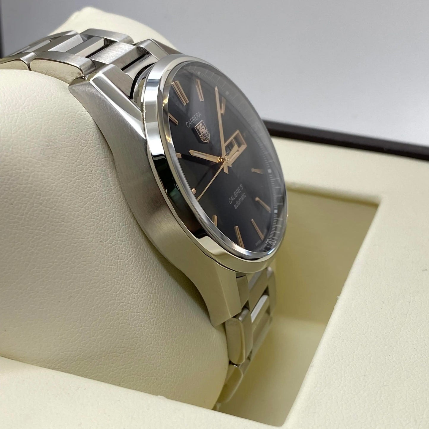 5th image of TAG Heuer TAG Heuer Carrera Wristwatch, PreOwned condition