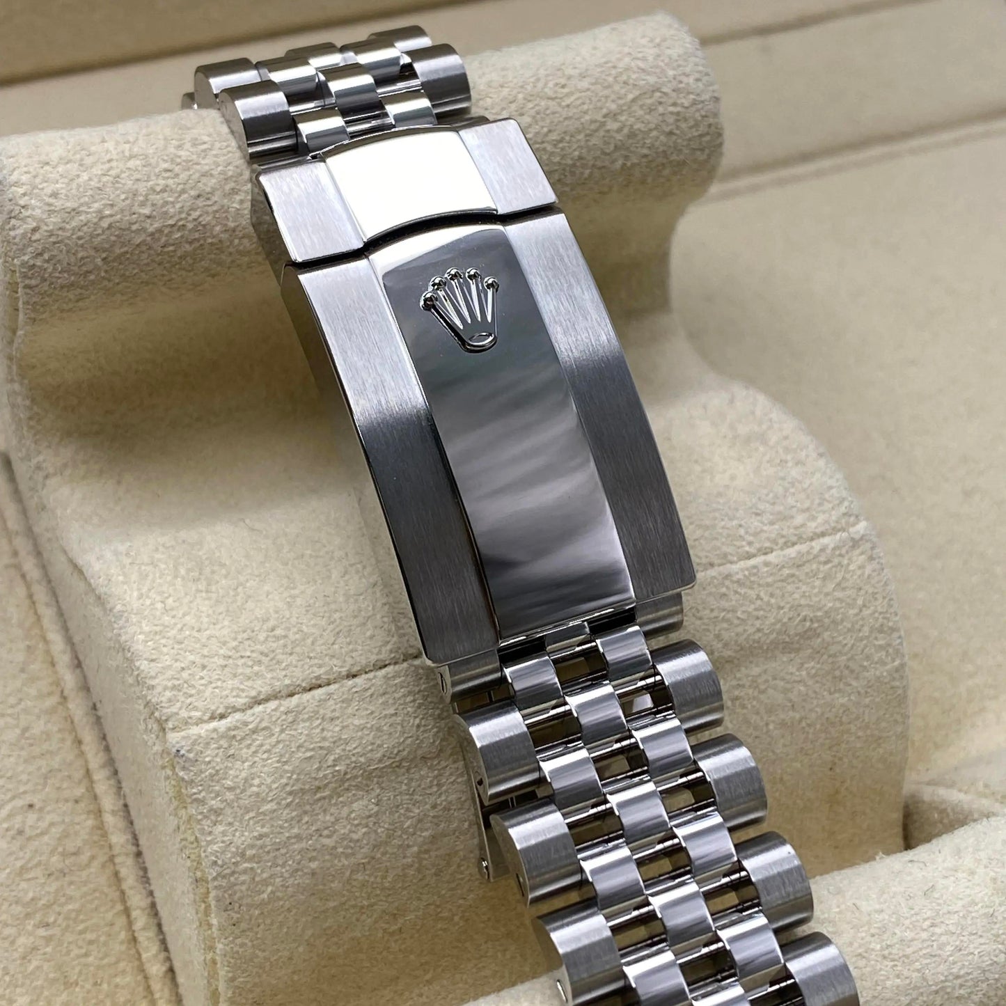 6th image of Rolex Rolex Datejust 126200 Wristwatch, PreOwned condition