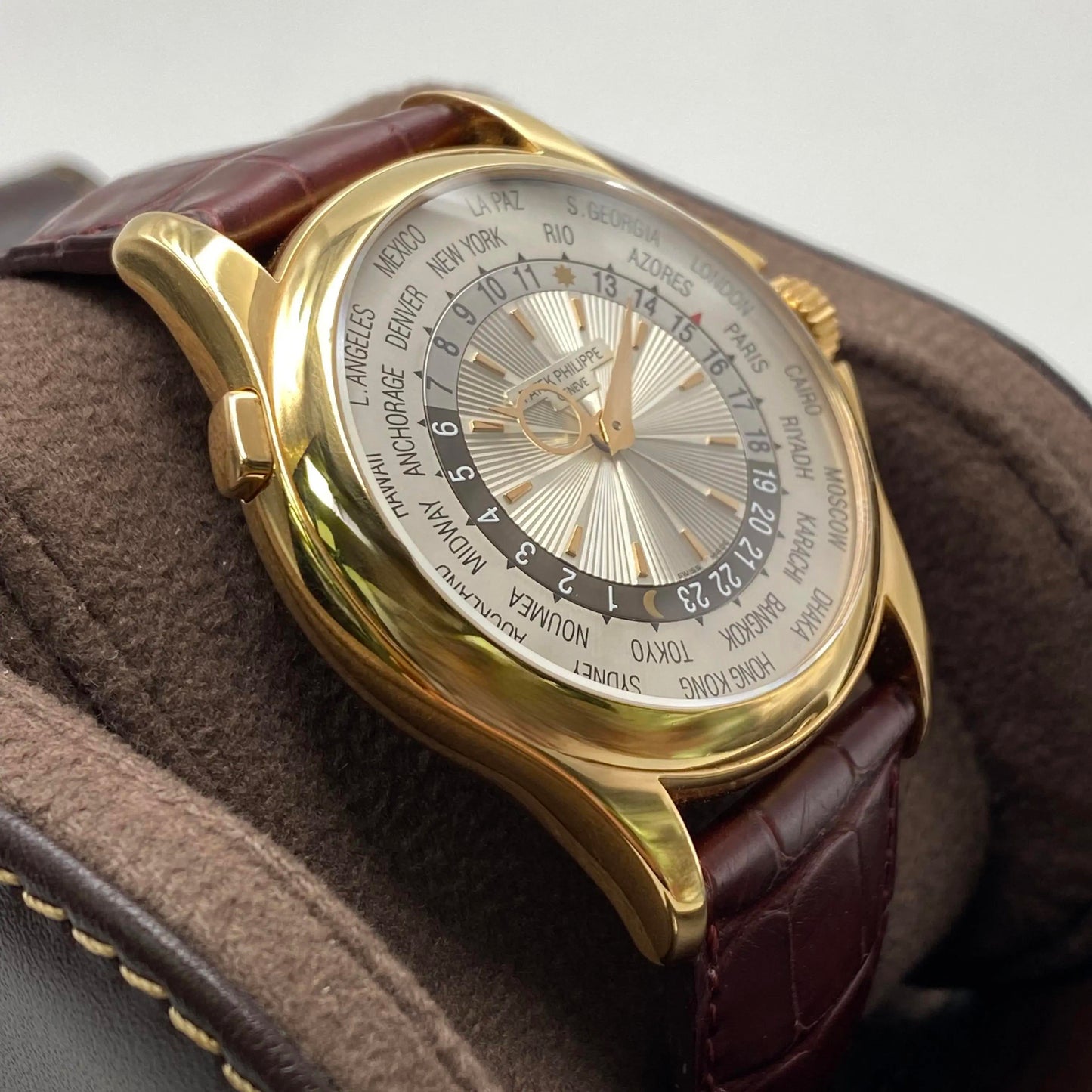 6th image of Patek Philippe Patek Philippe World Time Wristwatch, PreOwned condition
