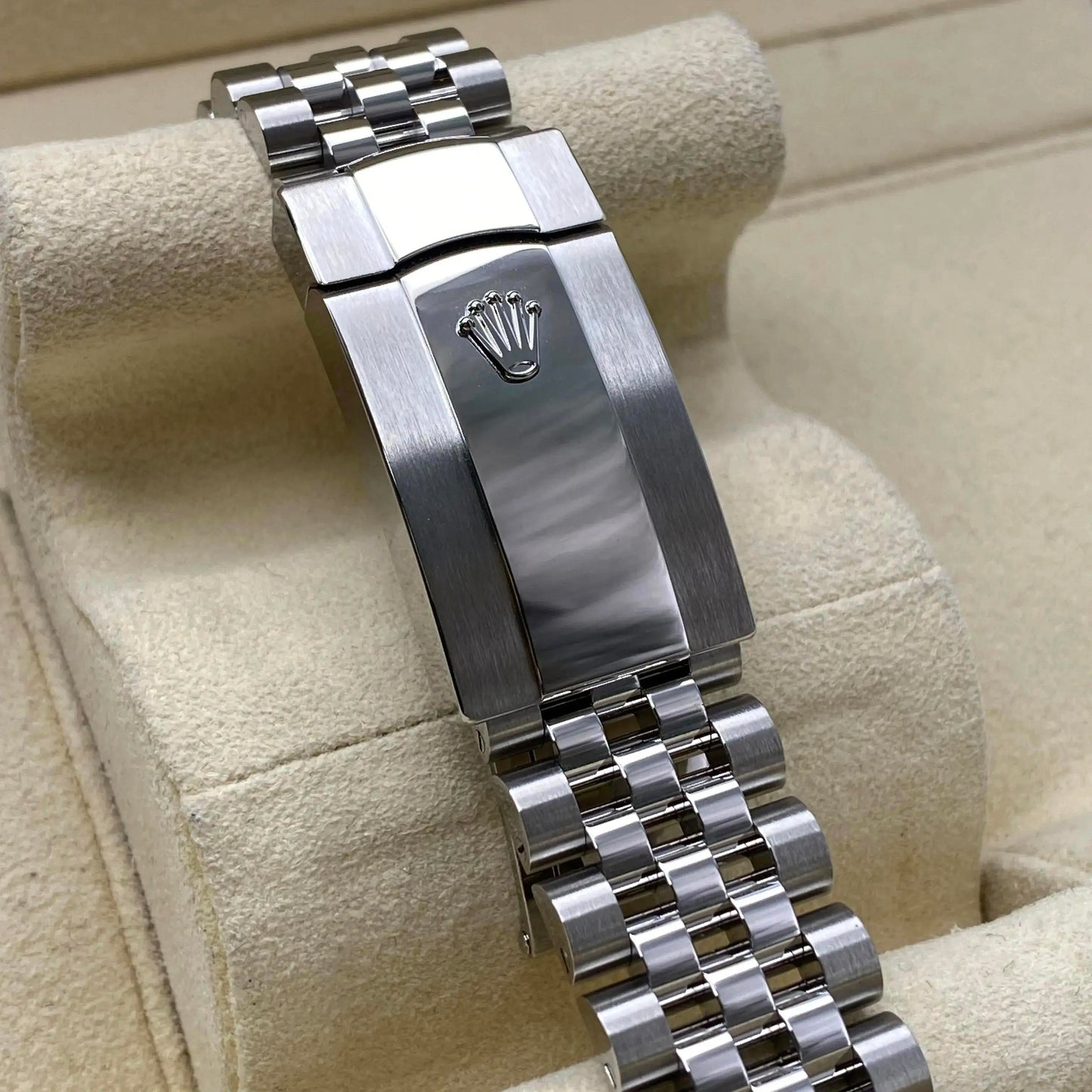 6th image of Rolex Rolex Datejust 126200 Wristwatch, PreOwned condition