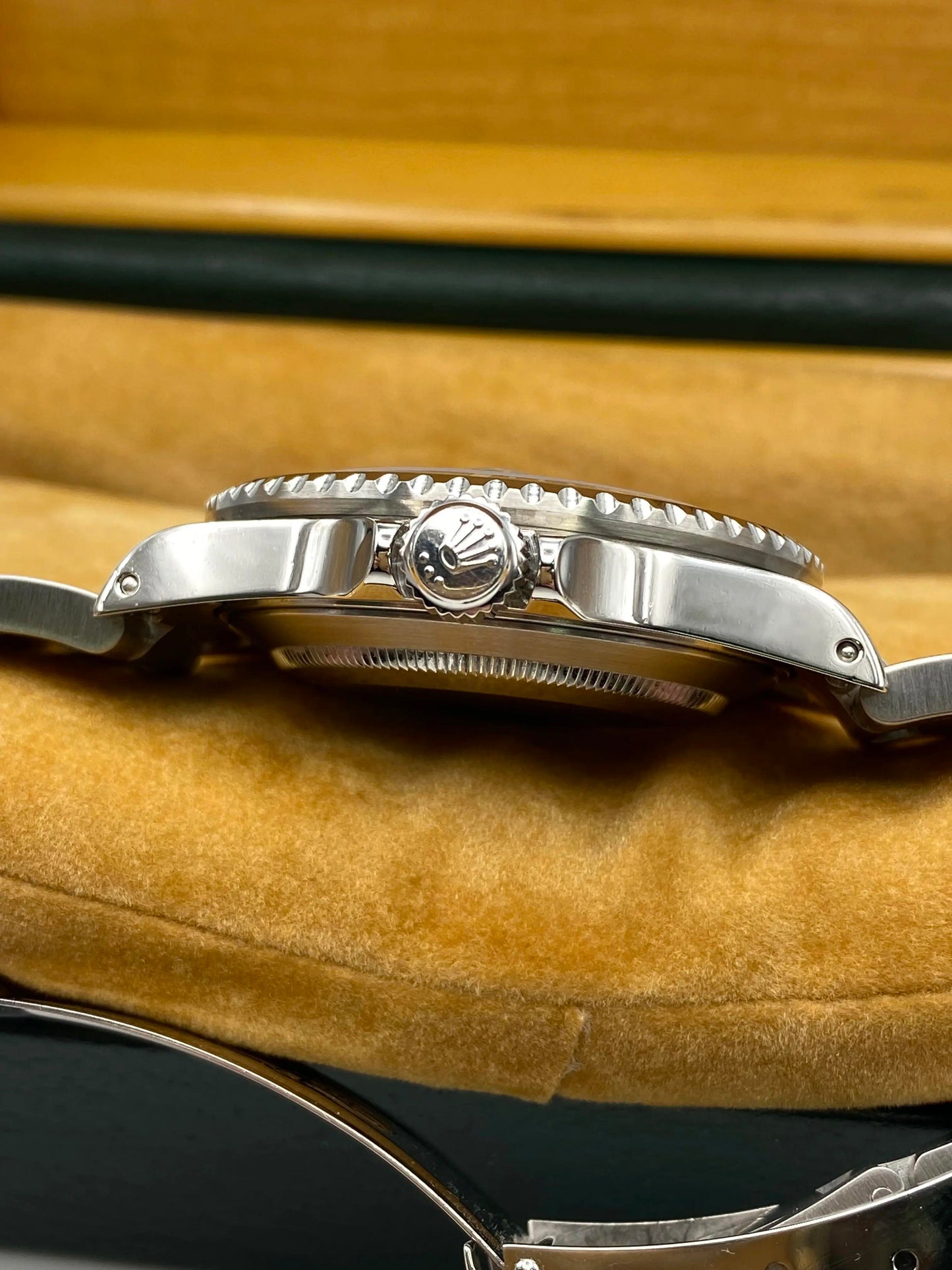 6th image of Rolex Rolex Submariner 16610 Wristwatch, PreOwned condition