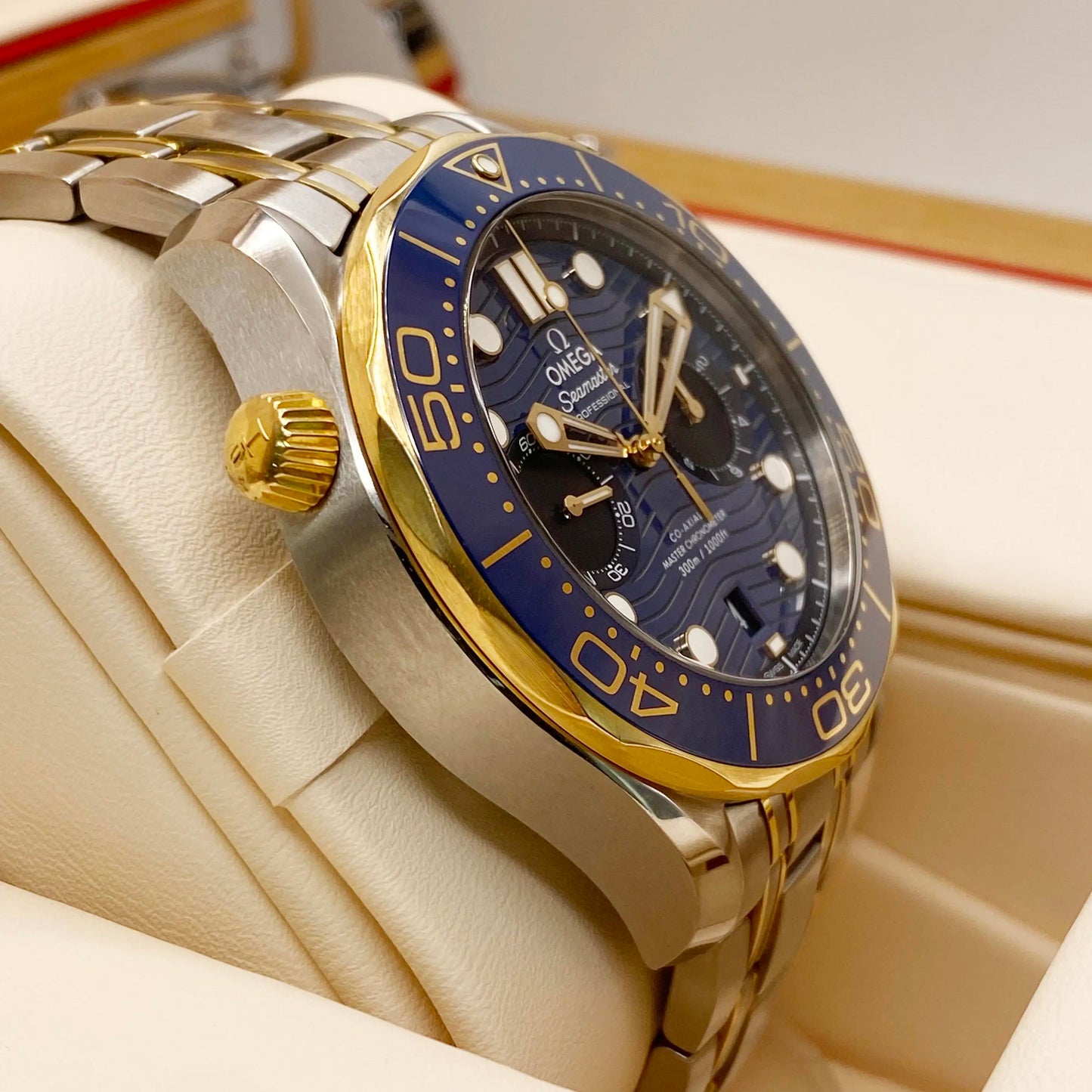 6th image of OMEGA Omega Seamaster Diver Wristwatch, PreOwned condition
