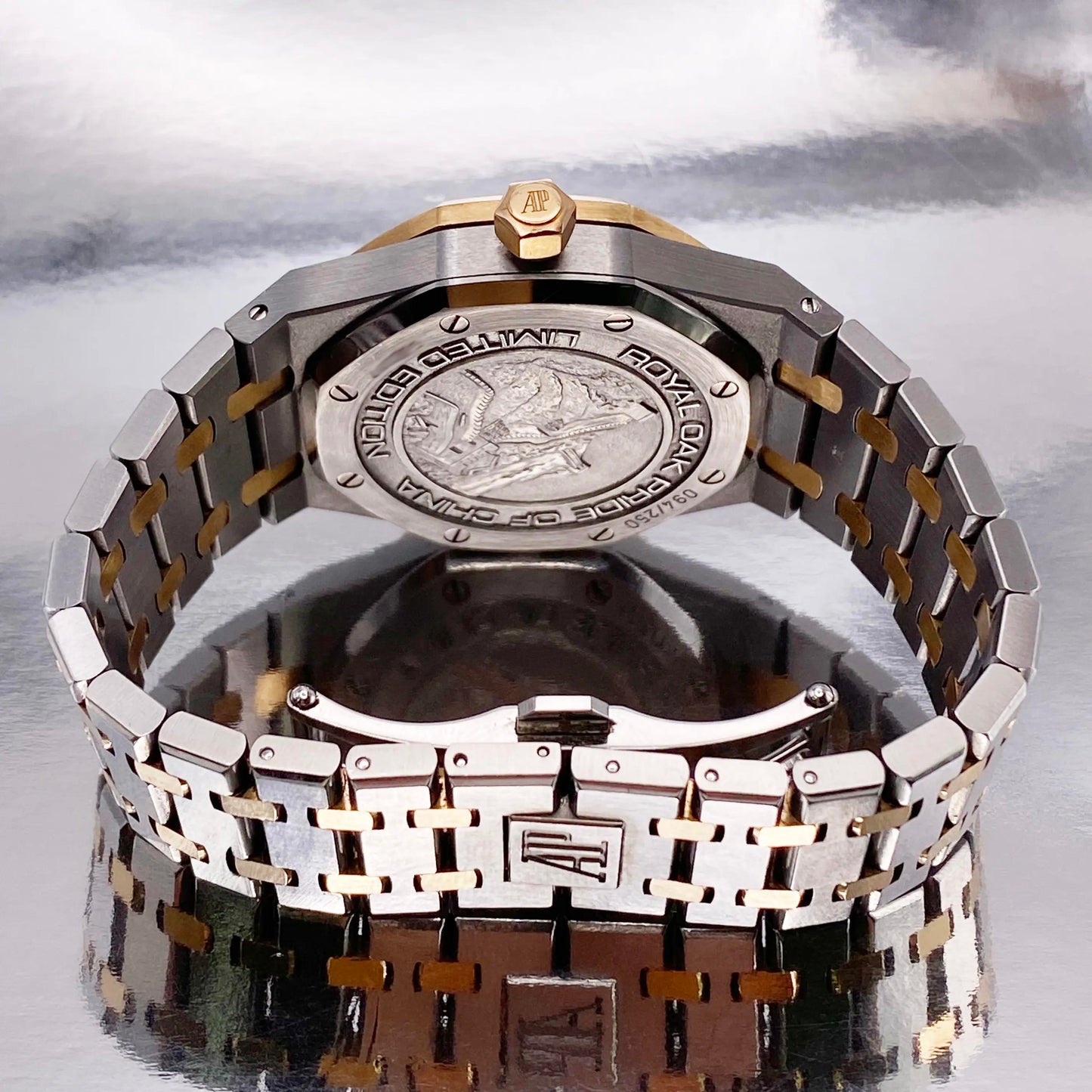 6th image of Audemars Piguet Audemars Piguet Royal Oak Wristwatch, PreOwned condition