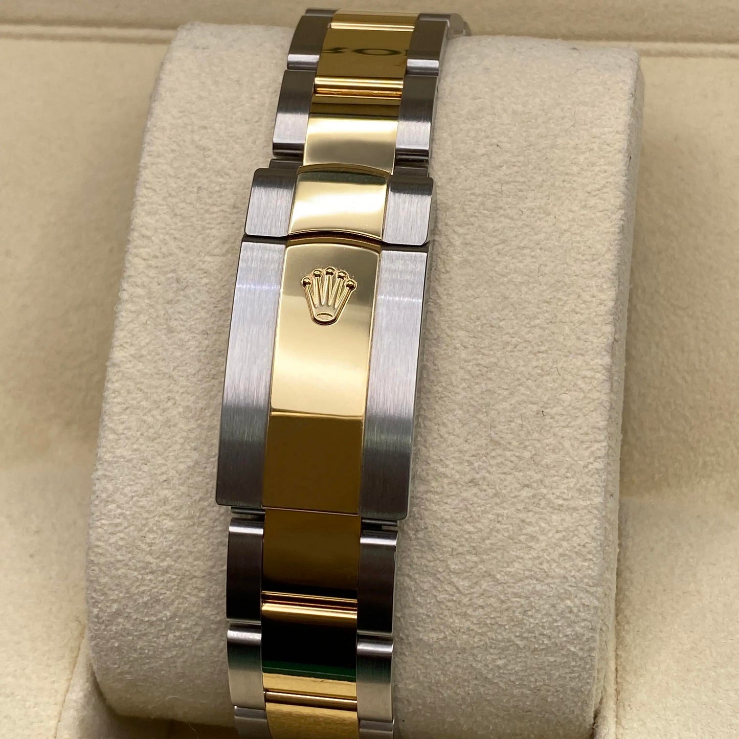 6th image of Rolex Rolex Datejust 41 Wristwatch, DisplayModel condition