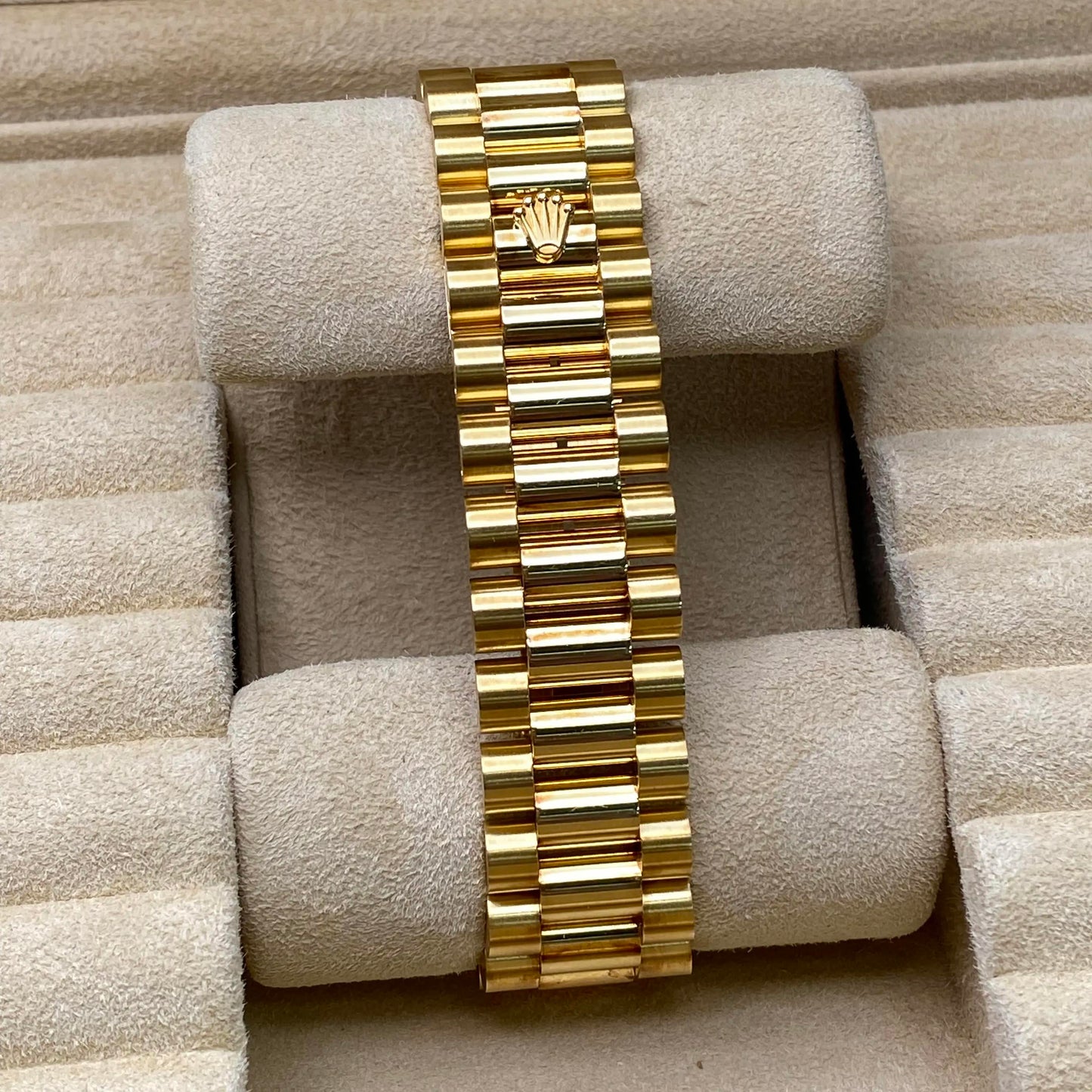 7th image of Rolex Rolex Day-Date 18238 Wristwatch, PreOwned condition