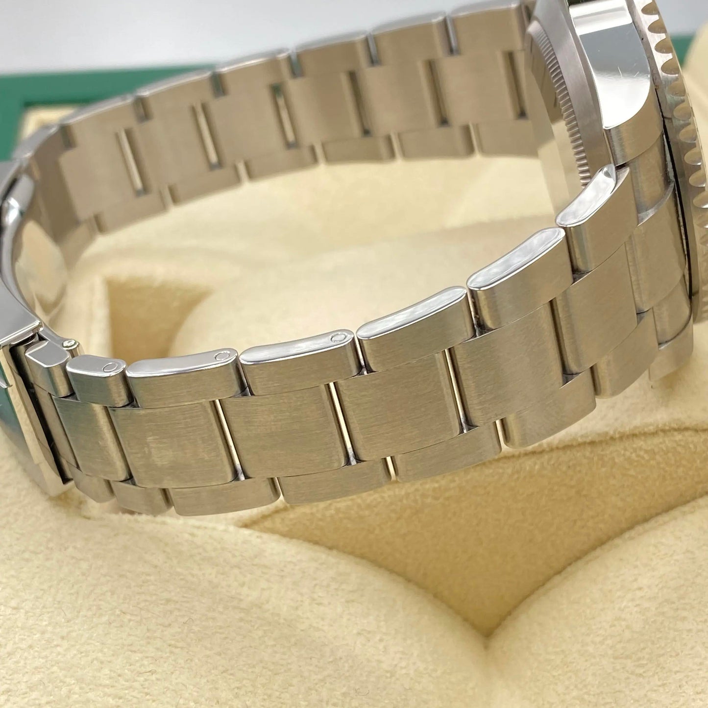 8th image of Rolex Rolex Submariner 116610LV Wristwatch, PreOwned condition