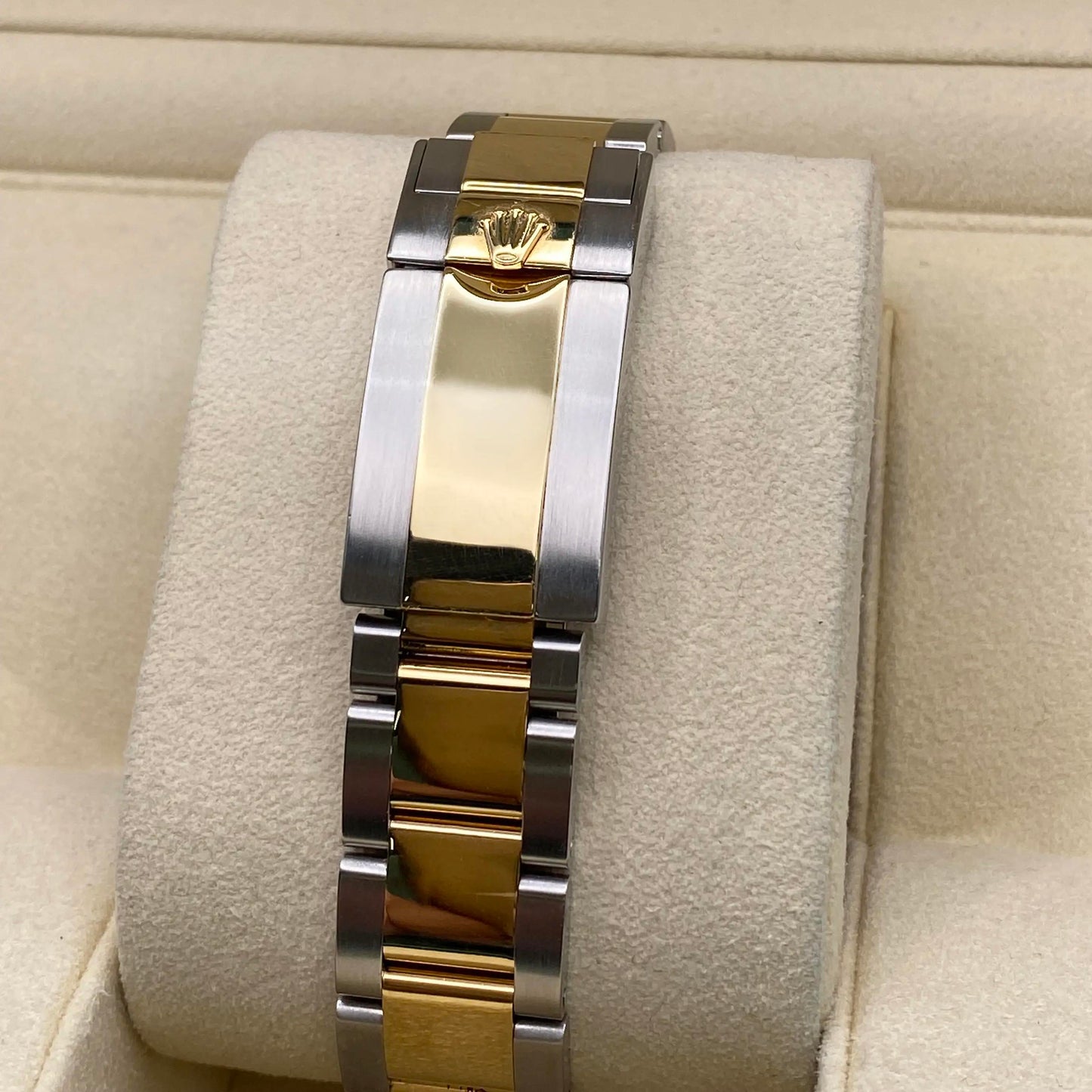 8th image of Rolex Rolex GMT-Master II 116713LN Wristwatch, PreOwned condition