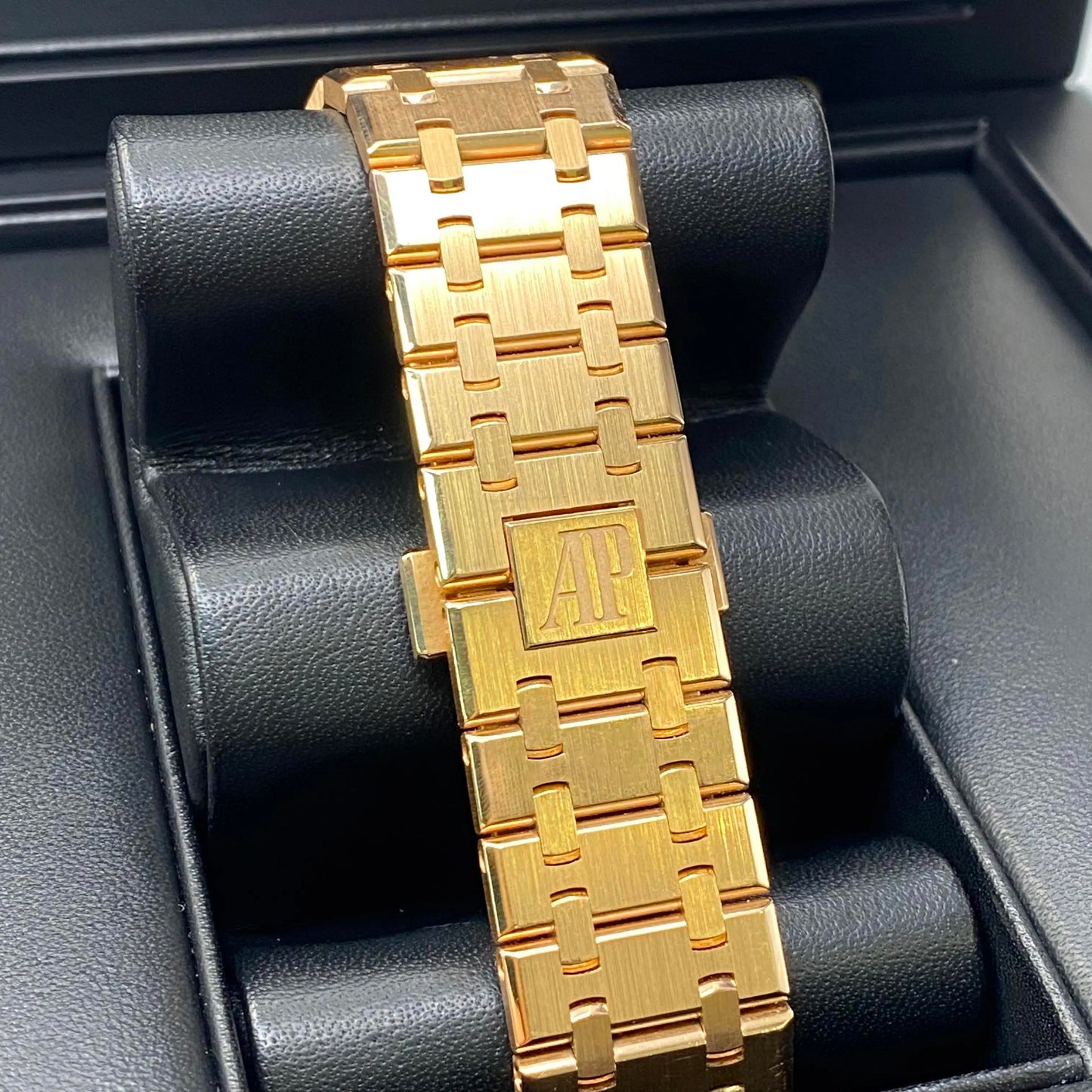 8th image of Audemars Piguet Audemars Piguet Royal Oak Wristwatch, PreOwned condition