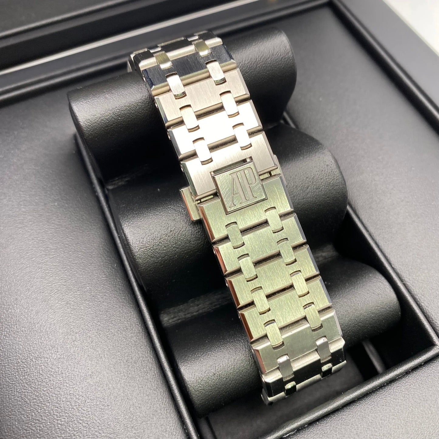 8th image of Audemars Piguet Audemars Piguet Royal Oak Wristwatch, PreOwned condition