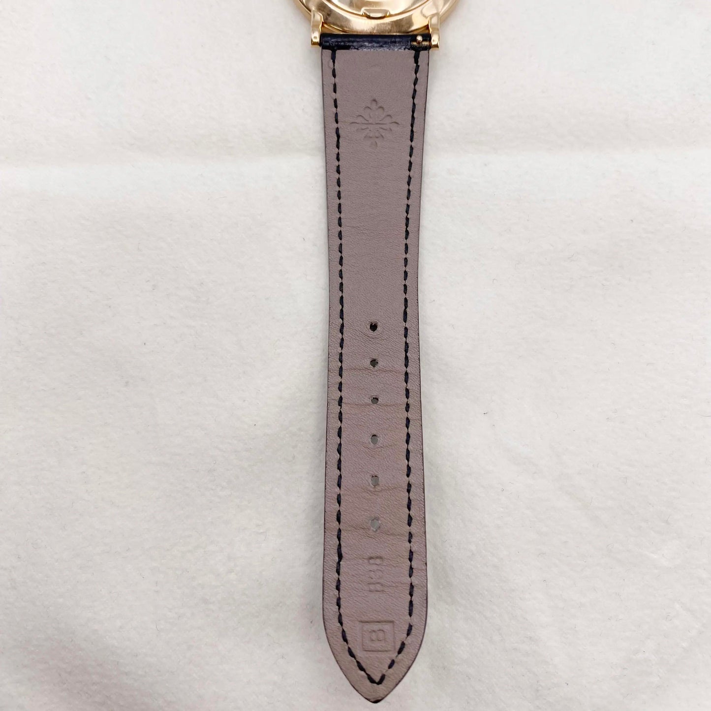 9th image of Patek Philippe Patek Philippe Calatrava Wristwatch, PreOwned condition
