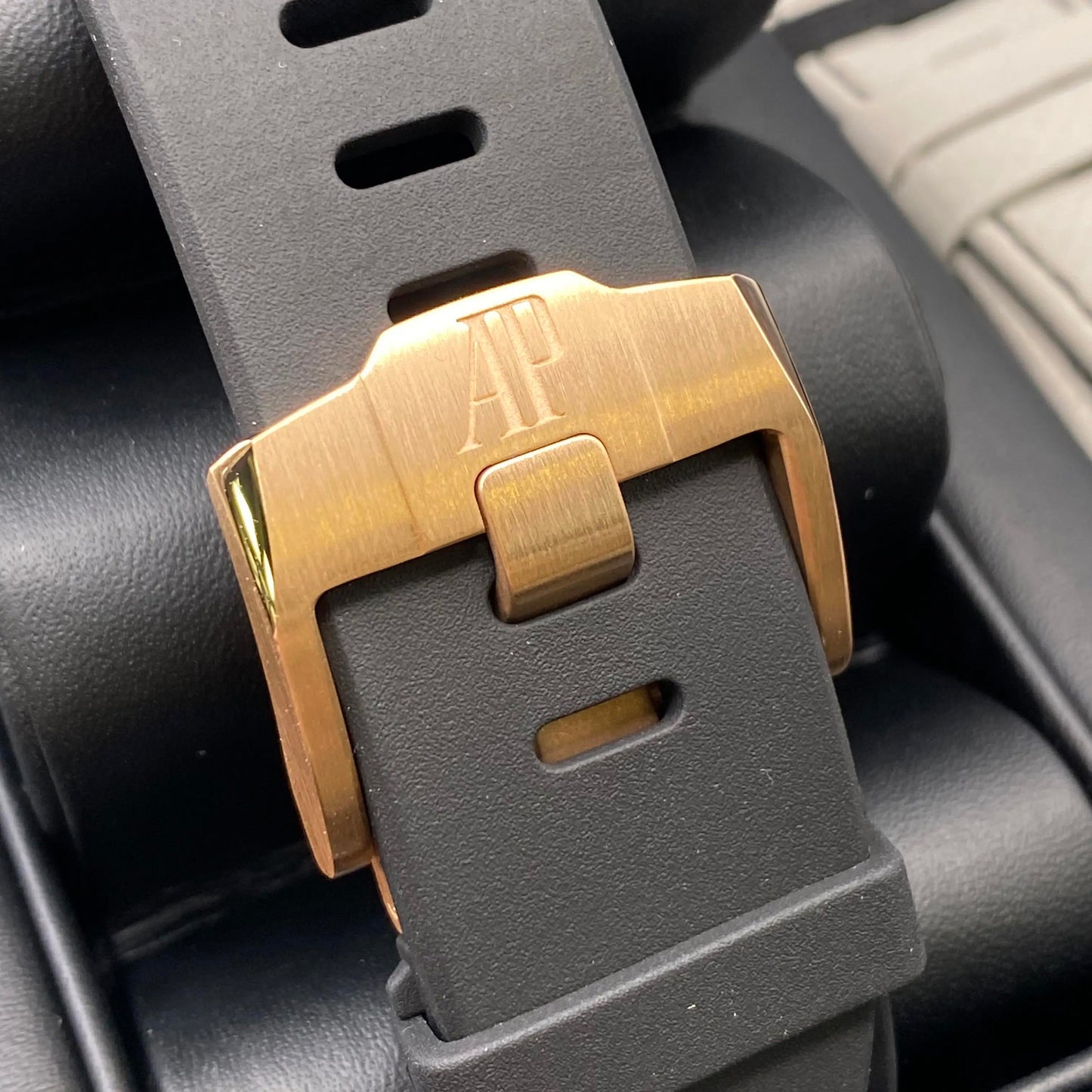 9th image of Audemars Piguet Audemars Piguet Royal Oak Offshore Wristwatch, New condition