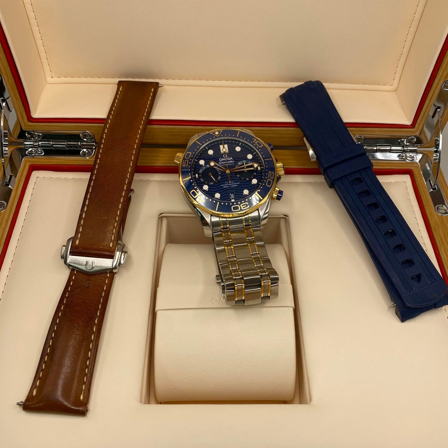 9th image of OMEGA Omega Seamaster Diver Wristwatch, PreOwned condition