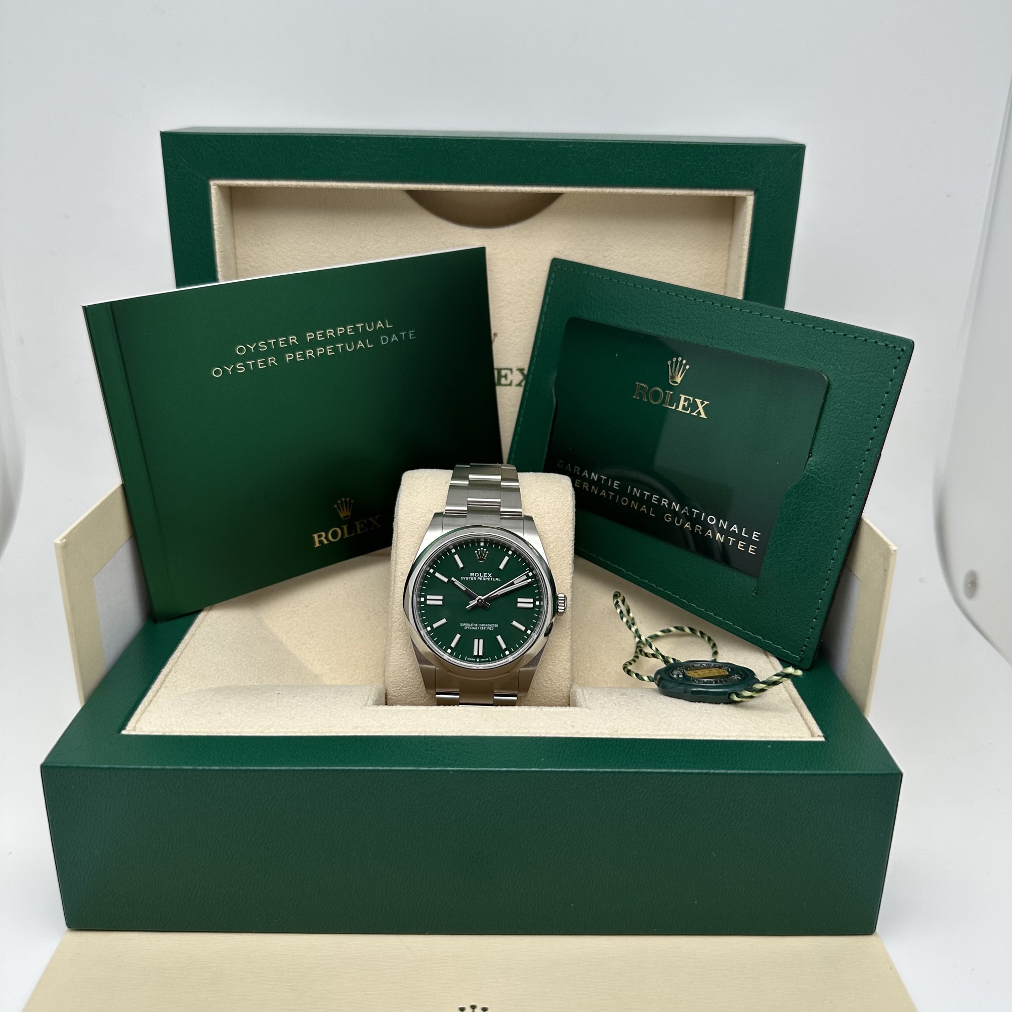 Rolex Oyster Perpetual 41mm Steel Green Dial Mens Watch 124300 2024