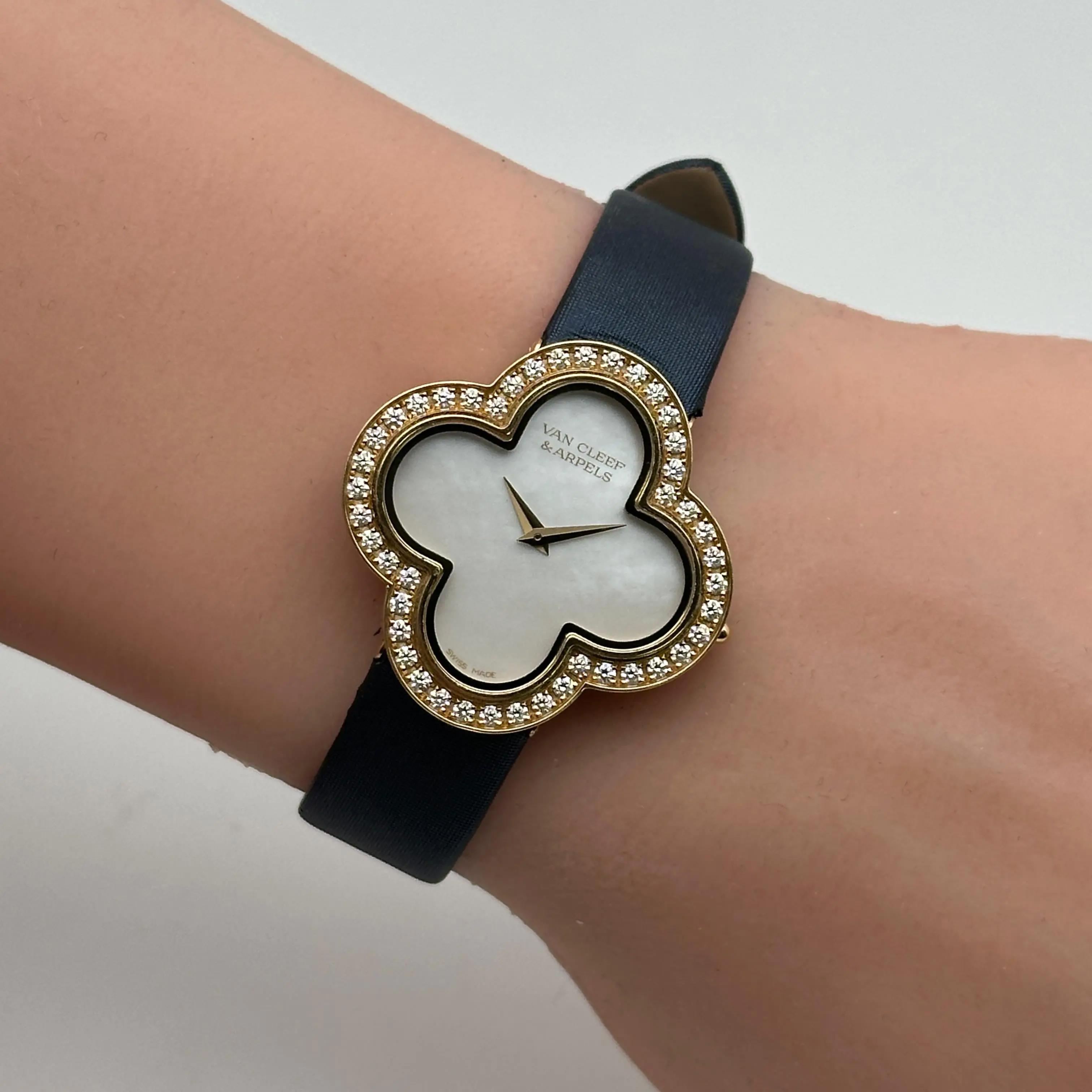 Van Cleef & Arpel Alhambra Medium 30mm 18k Gold Diamond MOP Dial